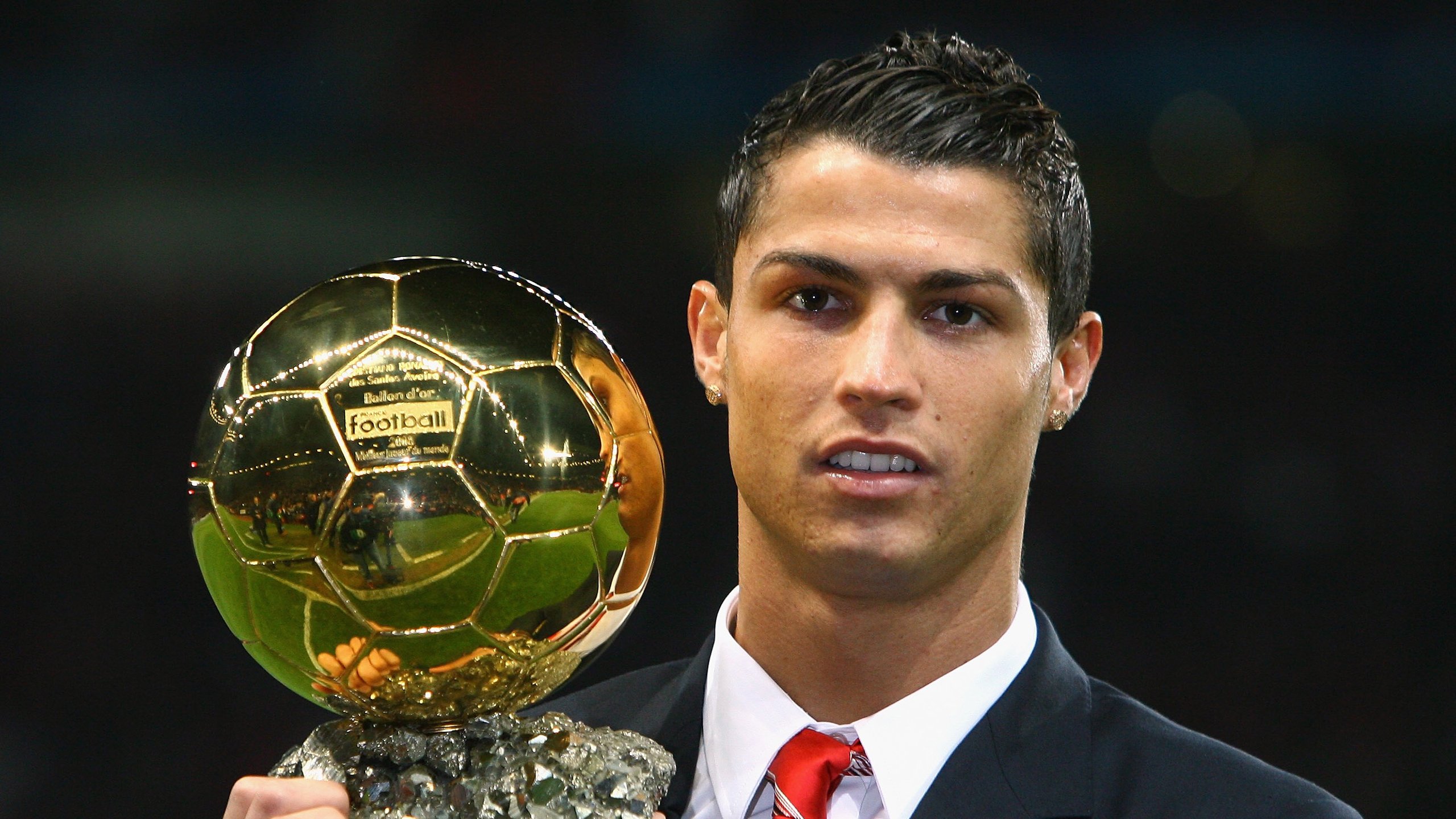 比利时骑手拉里萨·保利斯在2024年巴黎奥运会盛装舞步比赛中以“Luna”马匹获得第七名,展现出色表现。