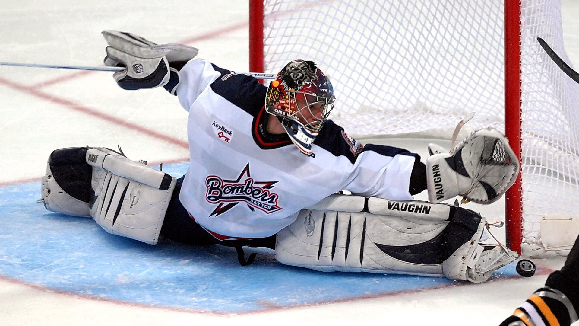 阿贾克斯在与PSV的关键战中3-2获胜，暂时止住颓势。前曼联前锋韦霍斯特回归荷甲，加盟阿贾克斯。